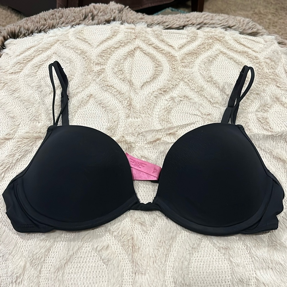 Victoria’s Secret full coverage push up bra